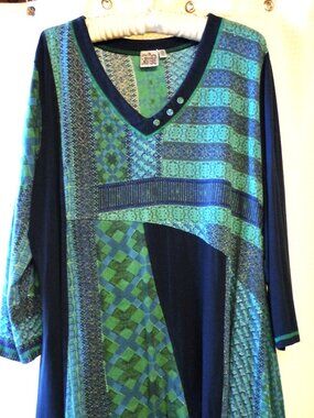 Parsley & Sage Women’s 1X Greens/Blues V-neck 3/4 Sleeve Tunic Asymmetrical Hem